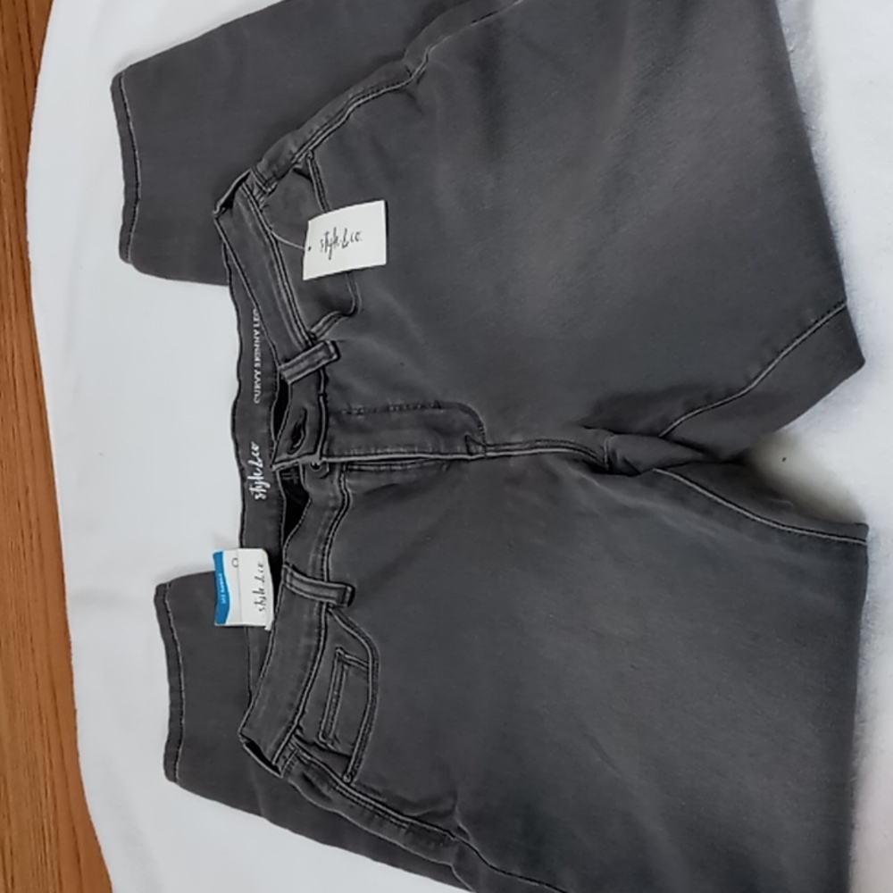 New With Tags Styles & Co Grey Skinny leg & Curvy Mid Rise Jean Size 8